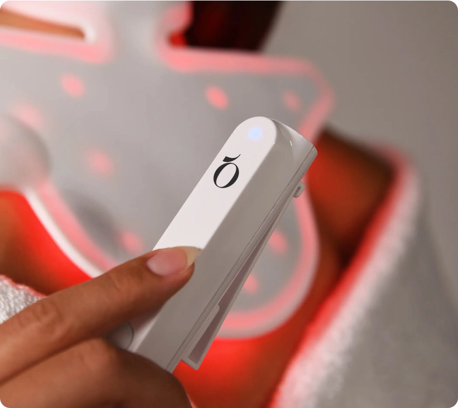 Weekly LED light therapy device